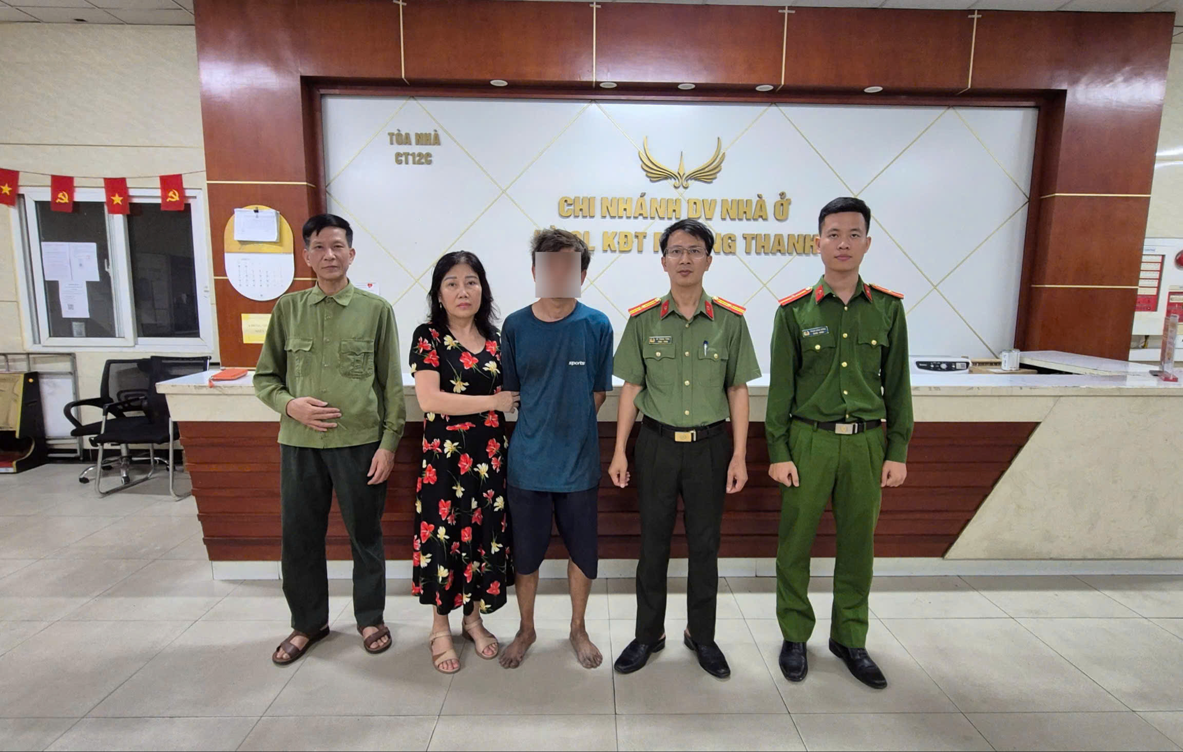 Công an xã Tân Kỳ hỗ trợ đưa công dân đi lạc hơn 70km trở về với gia đình